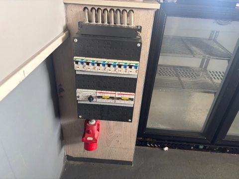 Seico Snackwagen/Frietkar/Foodtrailer INCLUSIEF Koelkast Frituurpan Afzuiging ENZ | Van Nierop BV [12]