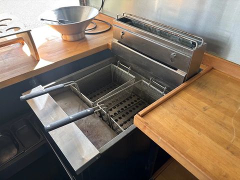 Seico Snackwagen/Frietkar/Foodtrailer INCLUSIEF Koelkast Frituurpan Afzuiging ENZ | Van Nierop BV [15]