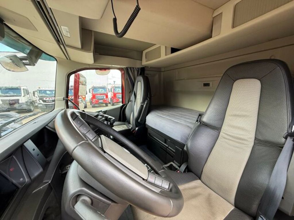 Volvo  (8)