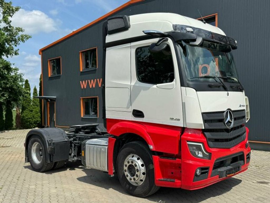 Mercedes-Benz  (1)