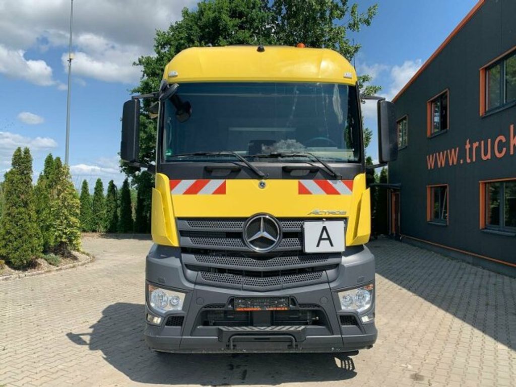 Mercedes-Benz  (2)