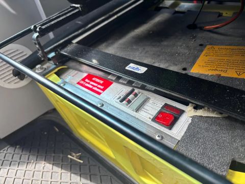 Mercedes-Benz 319CDI L2H2 AMBULANCE AUTOMAAT V6 MOTORSCHADE | Van Nierop BV [27]