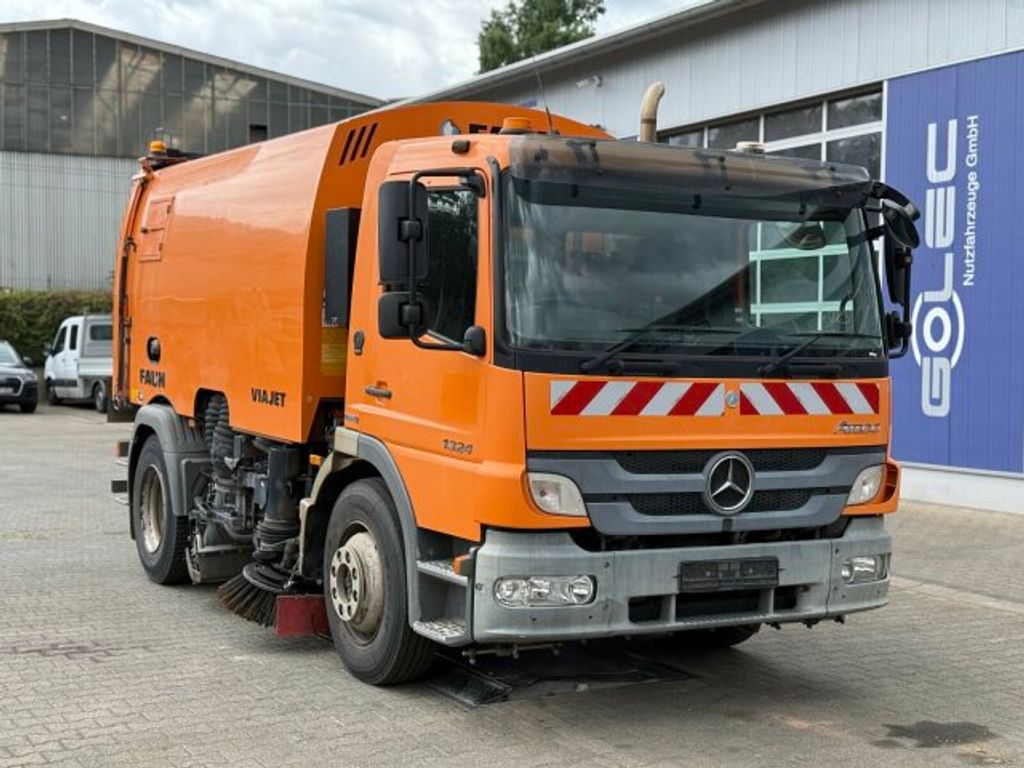 Mercedes-Benz  (1)