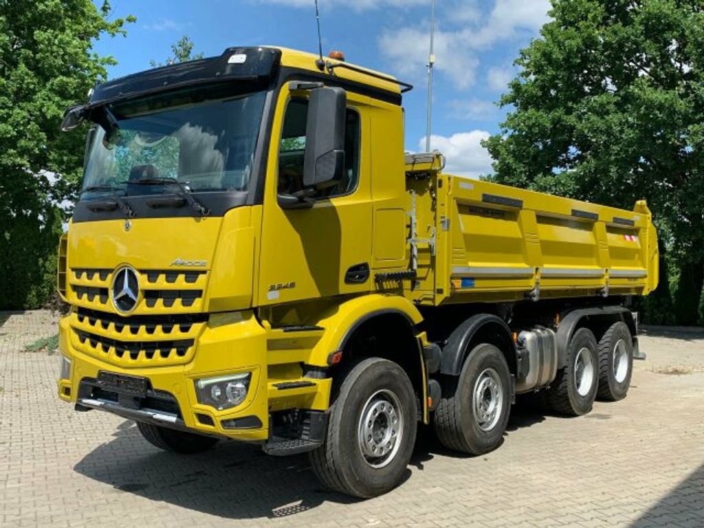 Mercedes-Benz  (1)