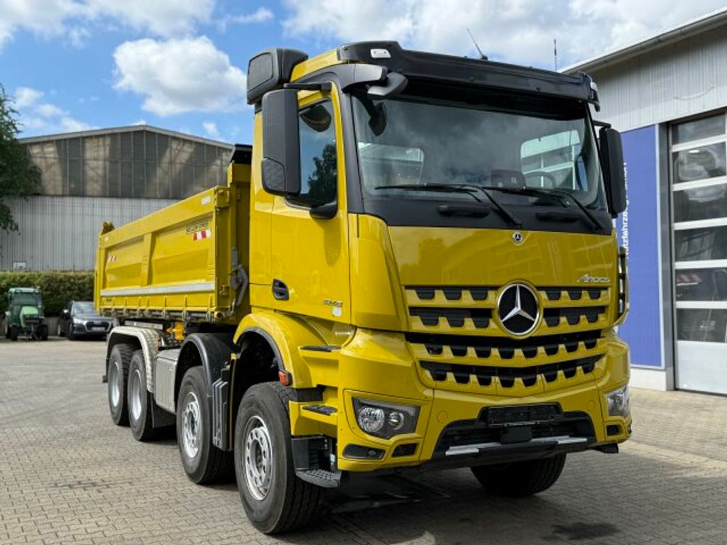 Mercedes-Benz  (2)