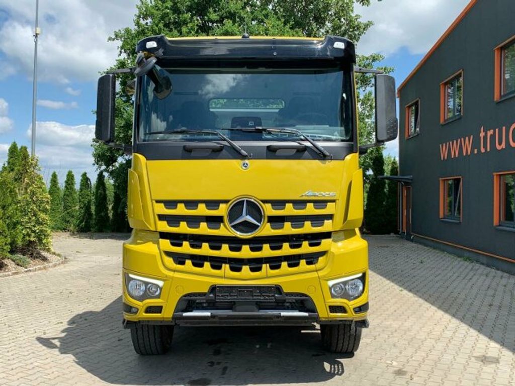 Mercedes-Benz  (2)