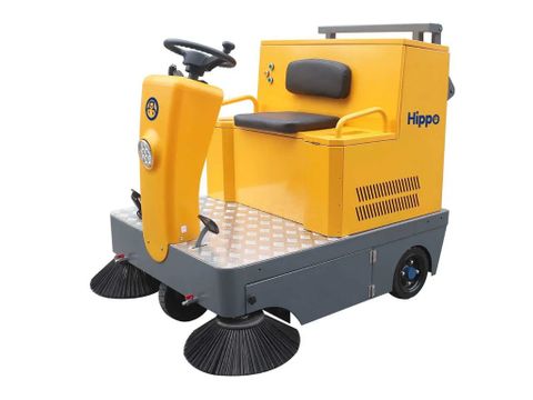 Hippo S1350P - Zelfrijdende veegmachine | Used Machinery Trading B.V. [1]