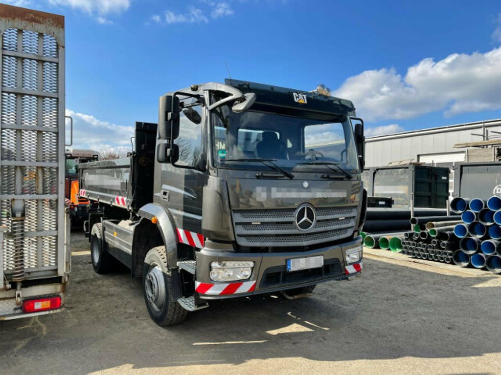 Mercedes-Benz  (1)