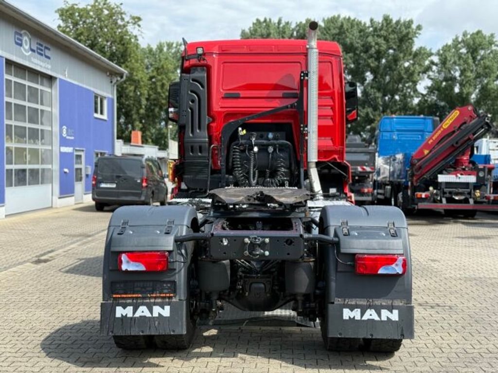 MAN  (4)