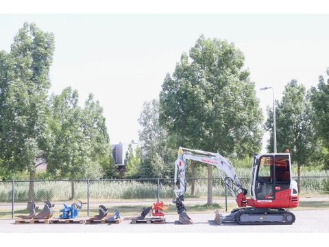 Takeuchi
TB235-2 | TREE CUTTER | GRAB | TILT + 5 ATTACHMENTS | Hulleman Trucks [1]