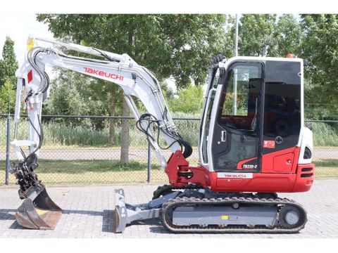 Takeuchi
TB235-2 | TREE CUTTER | GRAB | TILT + 5 ATTACHMENTS | Hulleman Trucks [3]