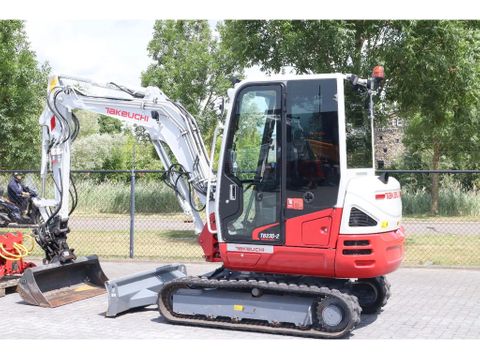 Takeuchi
TB235-2 | TREE CUTTER | GRAB | TILT + 5 ATTACHMENTS | Hulleman Trucks [4]