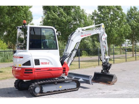 Takeuchi
TB235-2 | TREE CUTTER | GRAB | TILT + 5 ATTACHMENTS | Hulleman Trucks [7]