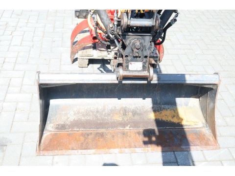 Takeuchi
TB235-2 | TREE CUTTER | GRAB | TILT + 5 ATTACHMENTS | Hulleman Trucks [9]