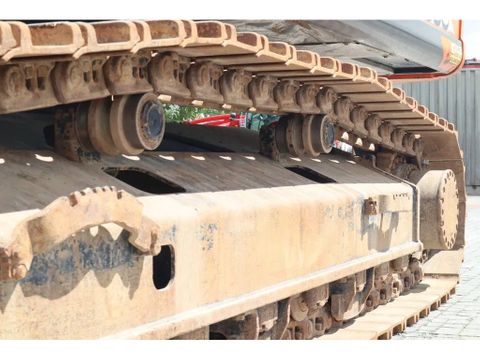 Hitachi
ZX350LC-6 | 90% UNDERCARRIAGE | BUCKET | HAMMERLINES | Hulleman Trucks [10]