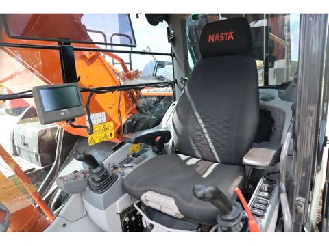 Hitachi
ZX350LC-6 | 90% UNDERCARRIAGE | BUCKET | HAMMERLINES | Hulleman Trucks [17]