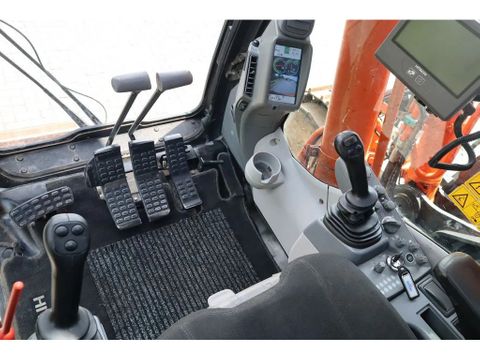 Hitachi
ZX350LC-6 | 90% UNDERCARRIAGE | BUCKET | HAMMERLINES | Hulleman Trucks [18]