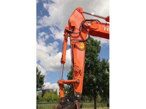 Hitachi
ZX350LC-6 | 90% UNDERCARRIAGE | BUCKET | HAMMERLINES | Hulleman Trucks [7]