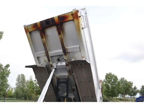 Iveco
X-WAY 570 6X4 FULL STEEL BIG AXLES RETARDER EURO 6 | Hulleman Trucks [13]