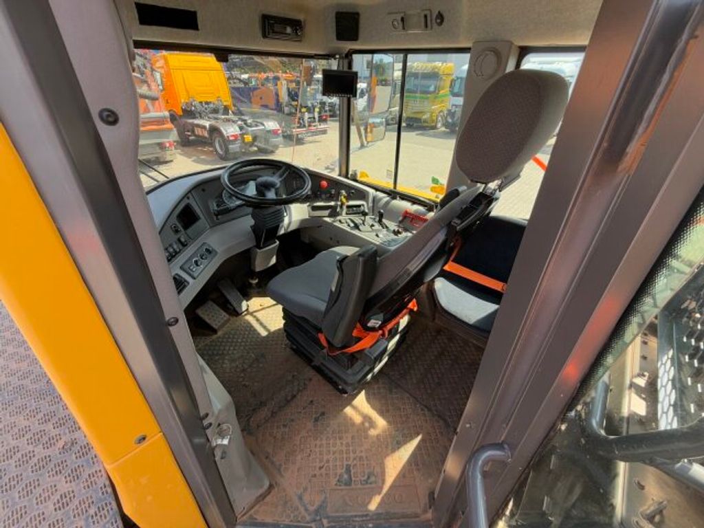 Volvo  (13)