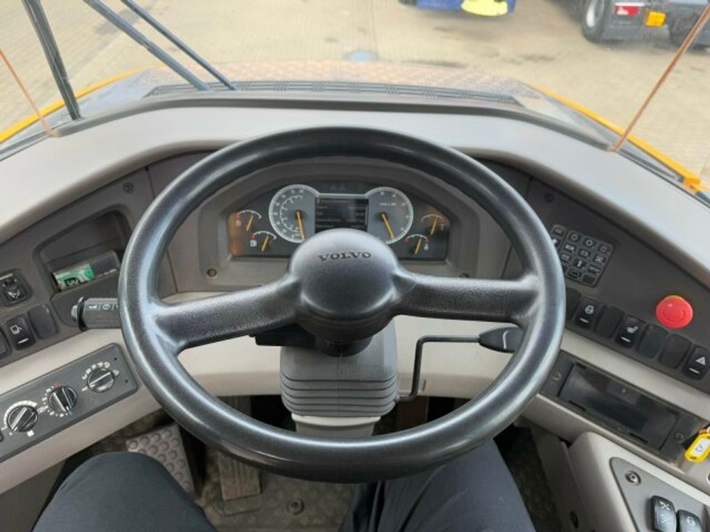 Volvo  (15)