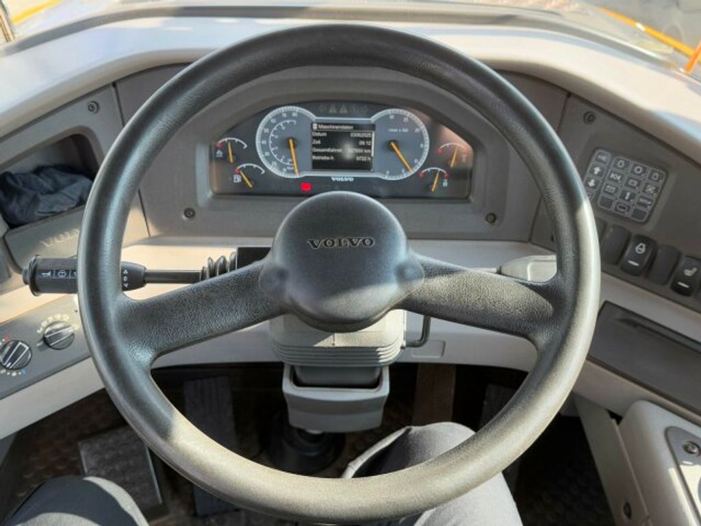 Volvo  (15)