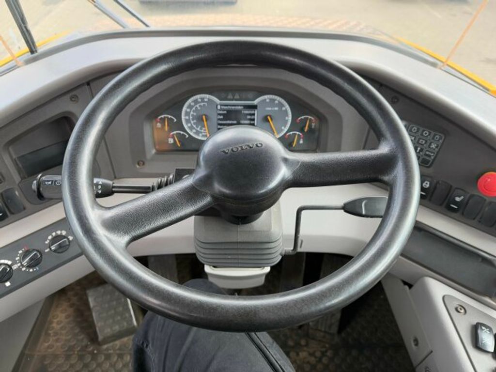 Volvo  (15)