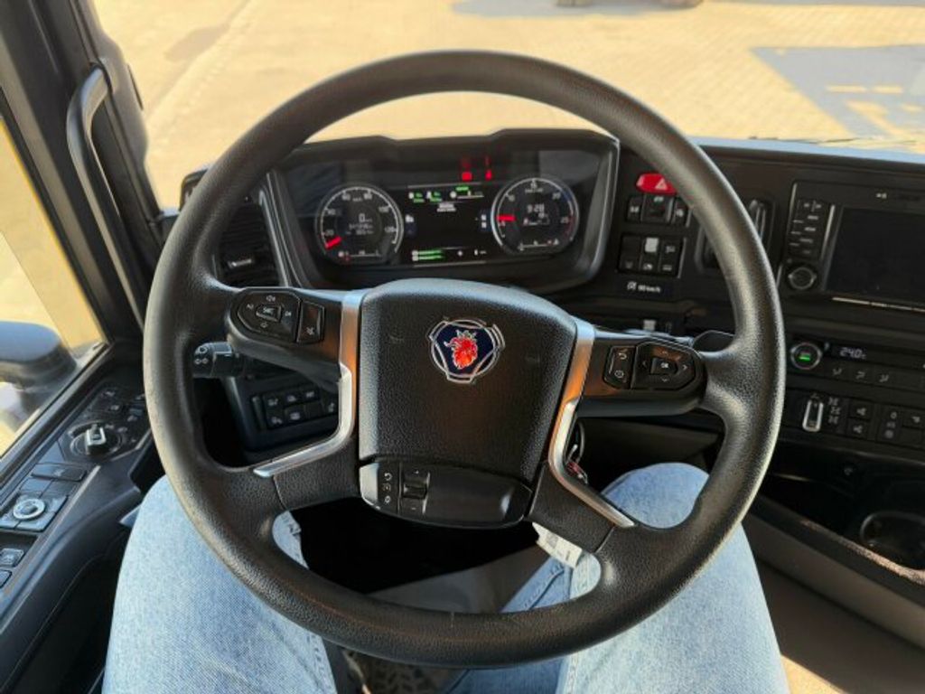 Scania  (9)