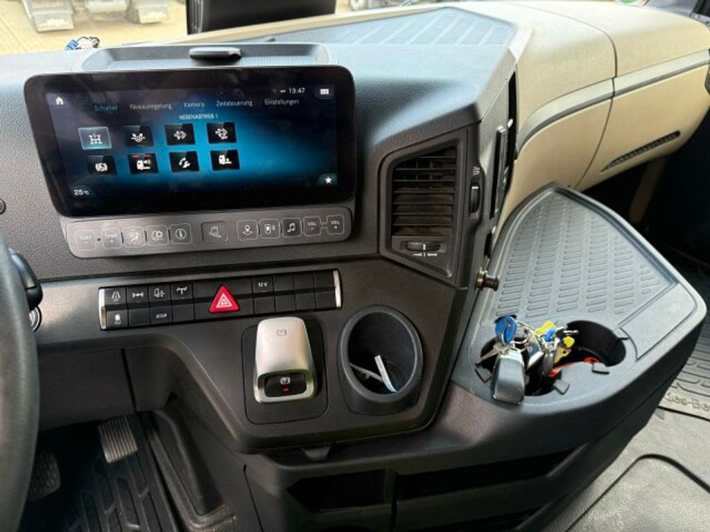 Mercedes-Benz  (11)