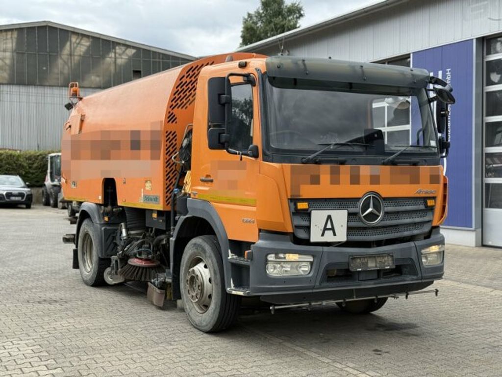 Mercedes-Benz  (1)