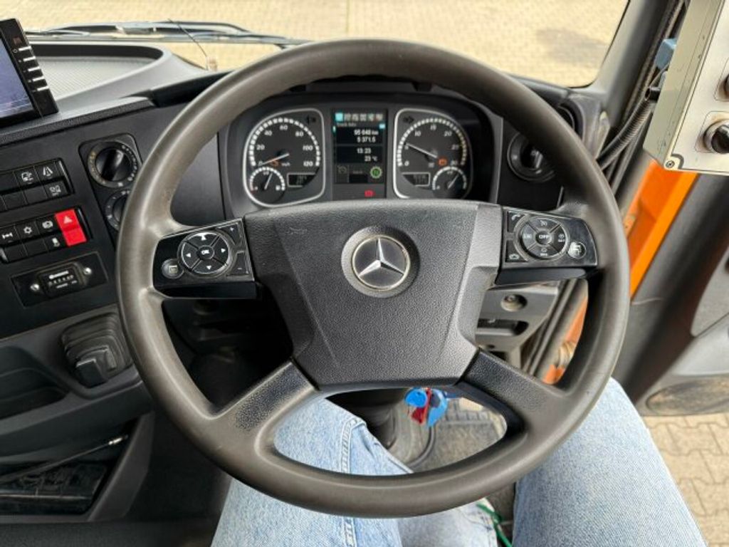 Mercedes-Benz  (9)