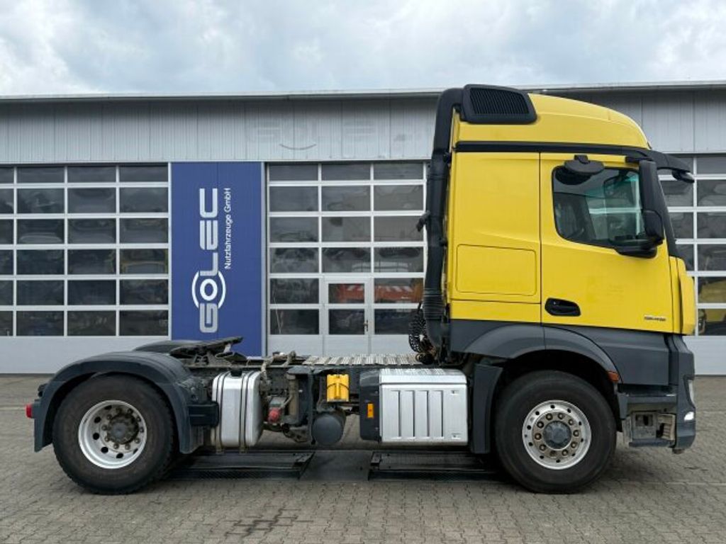 Mercedes-Benz  (2)