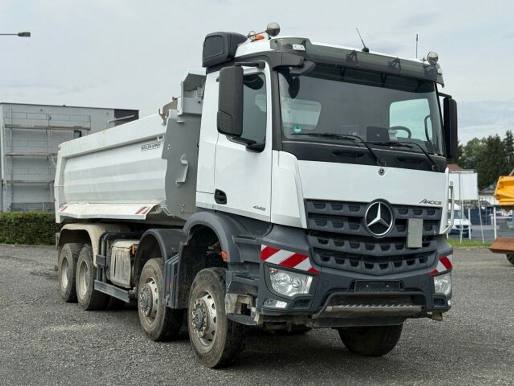 Mercedes-Benz  (1)