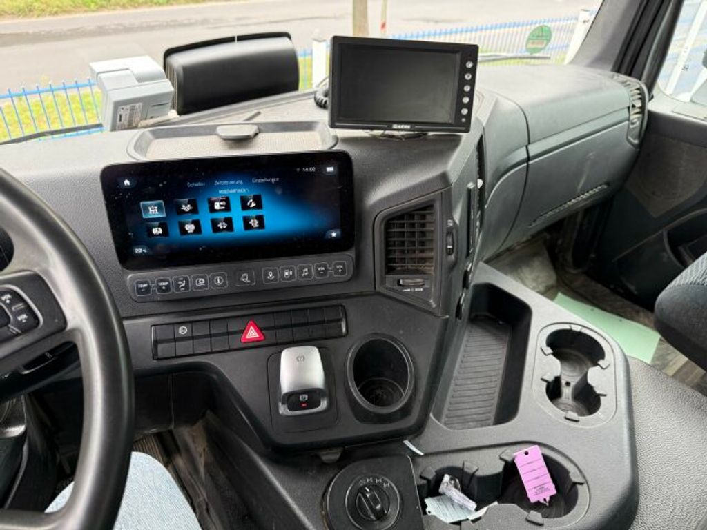 Mercedes-Benz  (12)