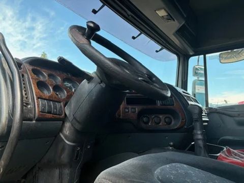 DAF XF SPACECAB (EURO 2 / ZF16 MANUAL GEARBOX / HYDRAULIC KIT / P.T.O. / SIDE SKIRTS / AIRCONDITIONING) | Engel Trucks B.V. [7]