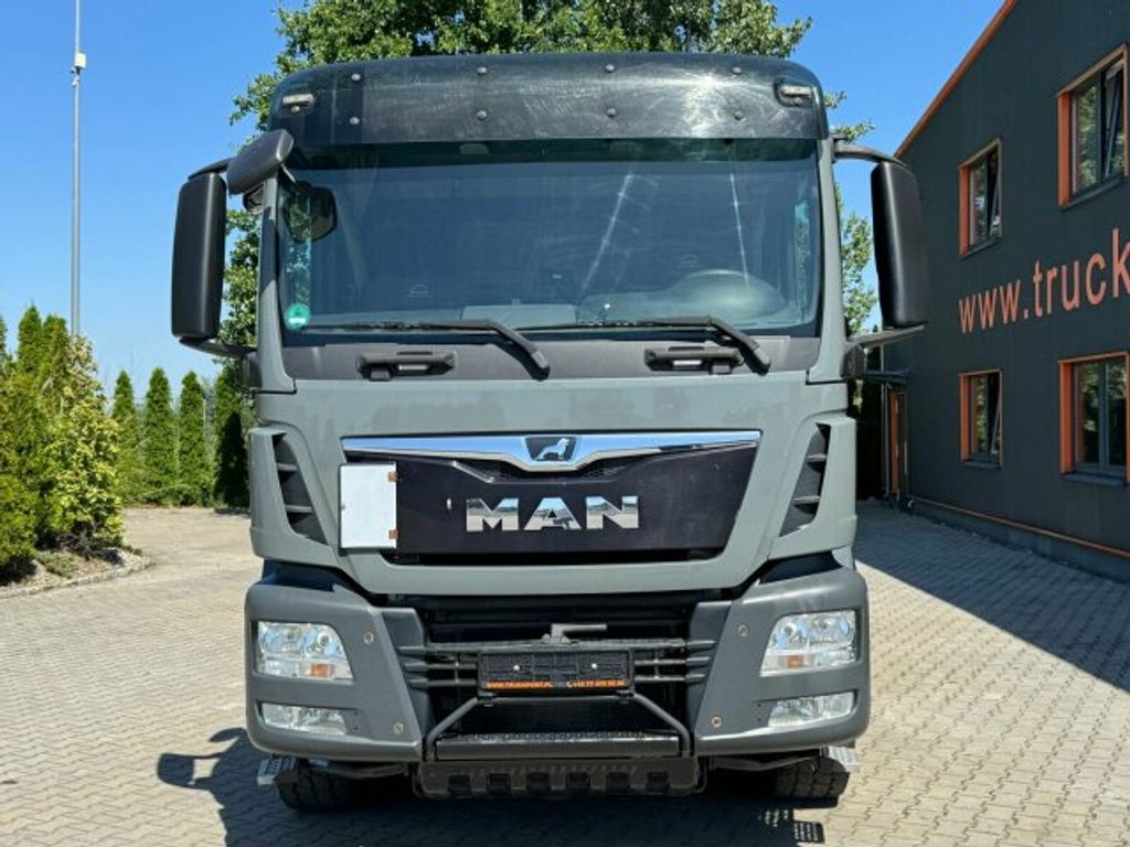 MAN  (3)