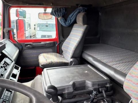 Renault 4x2 TRACTOR (MECHANICAL PUMP & INJECTORS / ZF MANUAL GEARBOX / REDUCTIONS AXLE) | Engel Trucks B.V. [11]