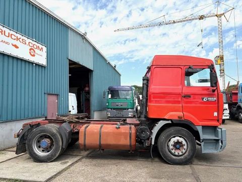 Renault 4x2 TRACTOR (MECHANICAL PUMP & INJECTORS / ZF MANUAL GEARBOX / REDUCTIONS AXLE) | Engel Trucks B.V. [4]