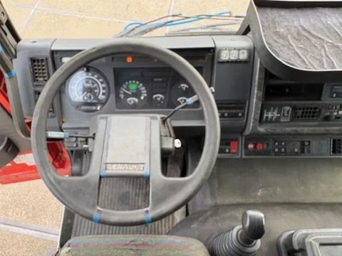 Renault 4x2 TRACTOR (MECHANICAL PUMP & INJECTORS / ZF MANUAL GEARBOX / REDUCTIONS AXLE) | Engel Trucks B.V. [7]