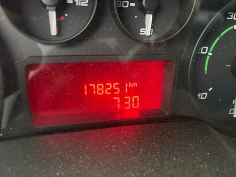 Iveco 35C15 3.0 Bakwagen 1000KG Laadklep Zijdeur Airco ( 4,20 L 2,05 B 2,20 H ) | Van Nierop BV [17]