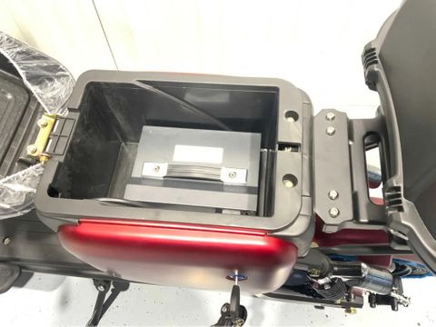 Q3  | Used Machinery Trading B.V. [11]