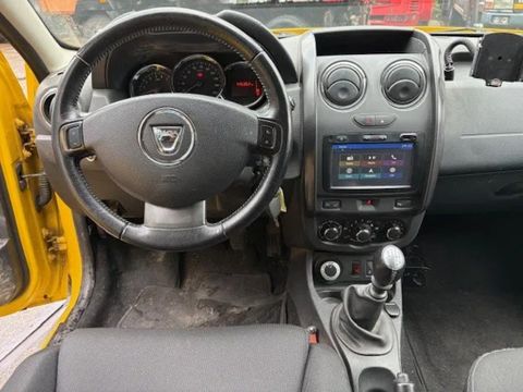 Dacia 1.5DCI 4x4 MINI MPV (6 GEARS MANUAL GEARBOX / AIRCONDITIONING / CRUISE CONTROL / ETC.) | Engel Trucks B.V. [6]