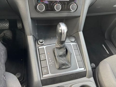 Volkswagen 2.0TDI Automaat Airco Navi Cruisecontrol Trekhaak 3000KG 180PK | Van Nierop BV [10]