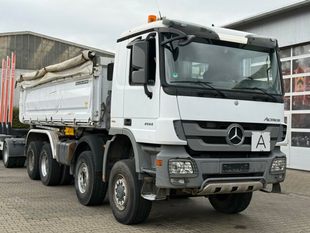 Mercedes-Benz  (1)
