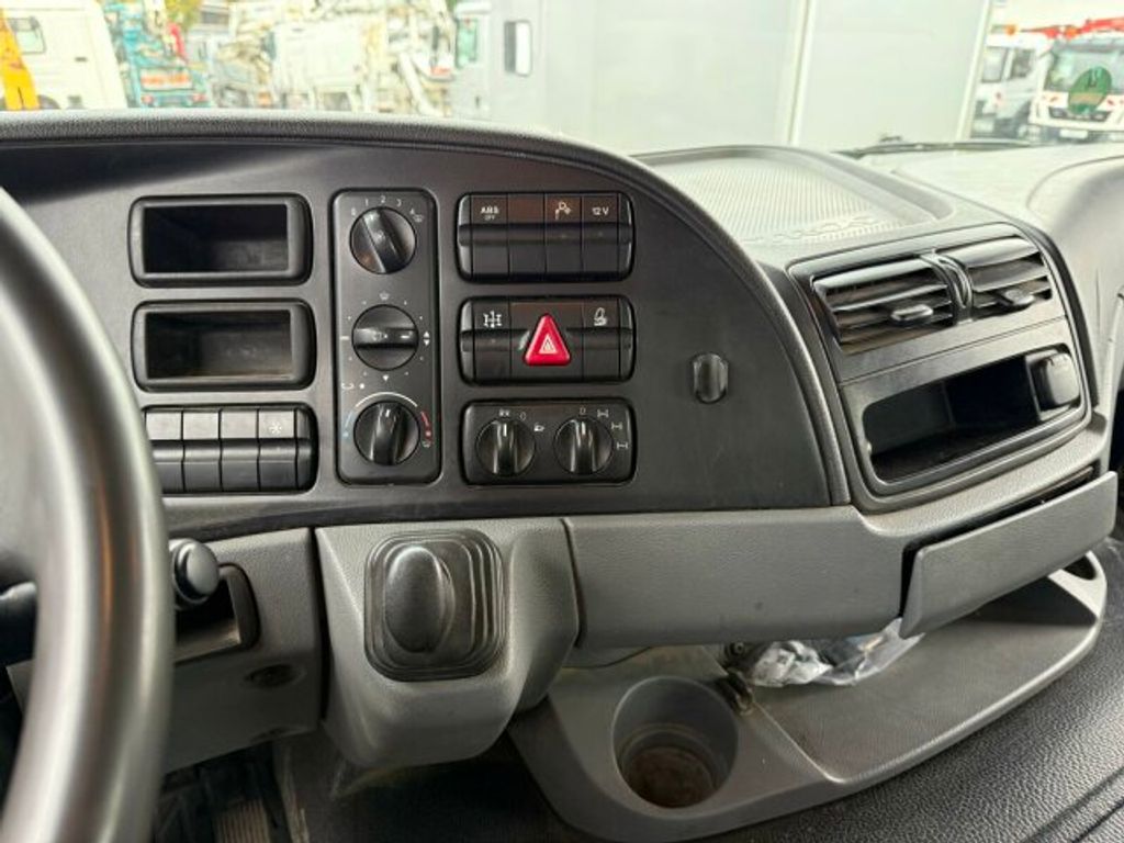 Mercedes-Benz  (13)