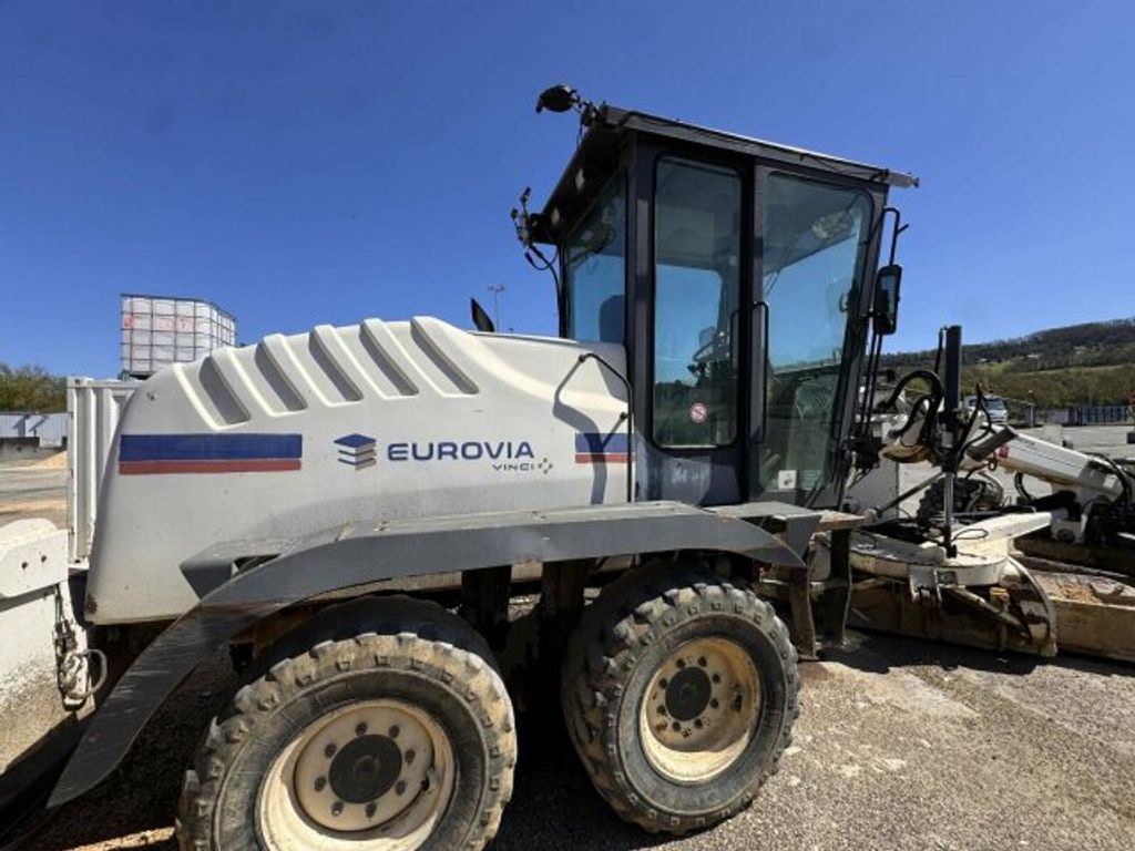 New Holland  (3)