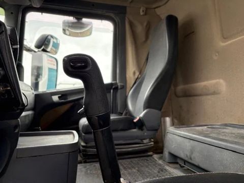 Scania LA 4x2 DAYCAB (EURO 3 / 12 GEARS MANUAL GEARBOX / RETARDER / HYDRAULIC KIT / P.T.O.) | Engel Trucks B.V. [11]