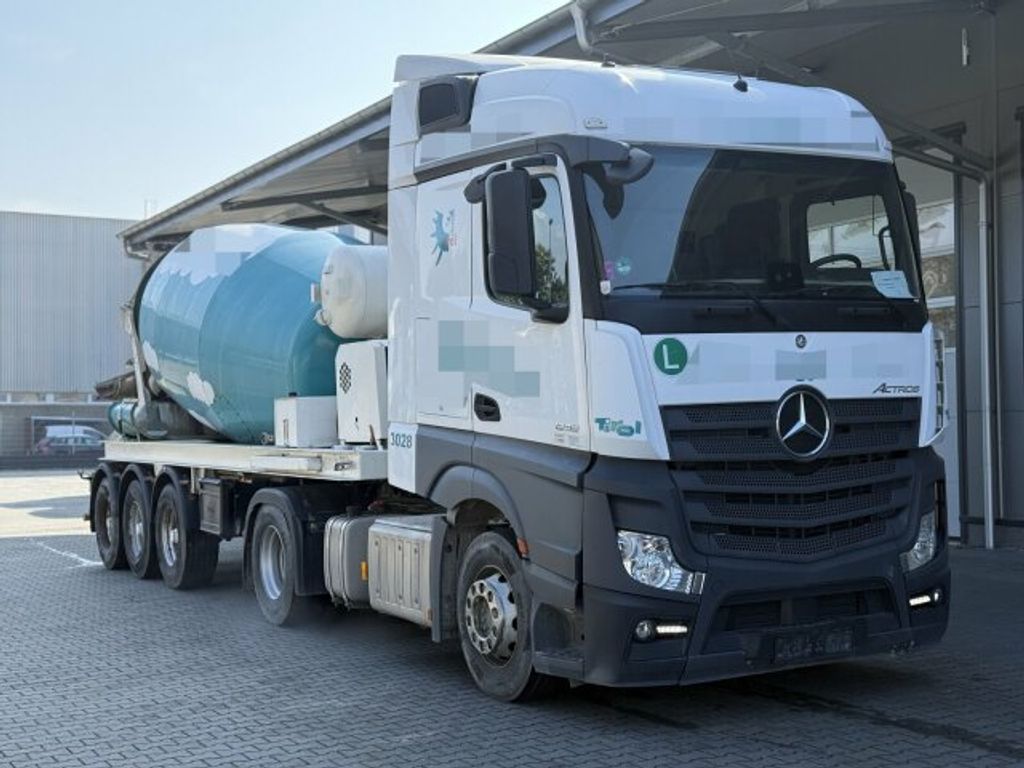 Mercedes-Benz  (1)