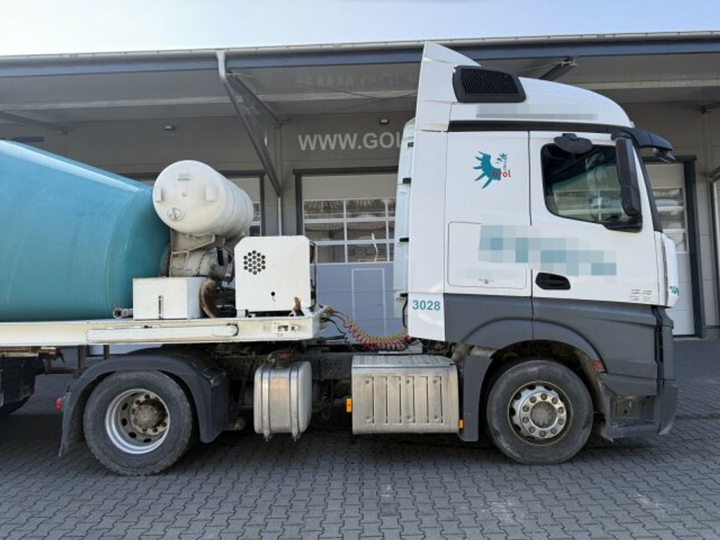 Mercedes-Benz  (2)