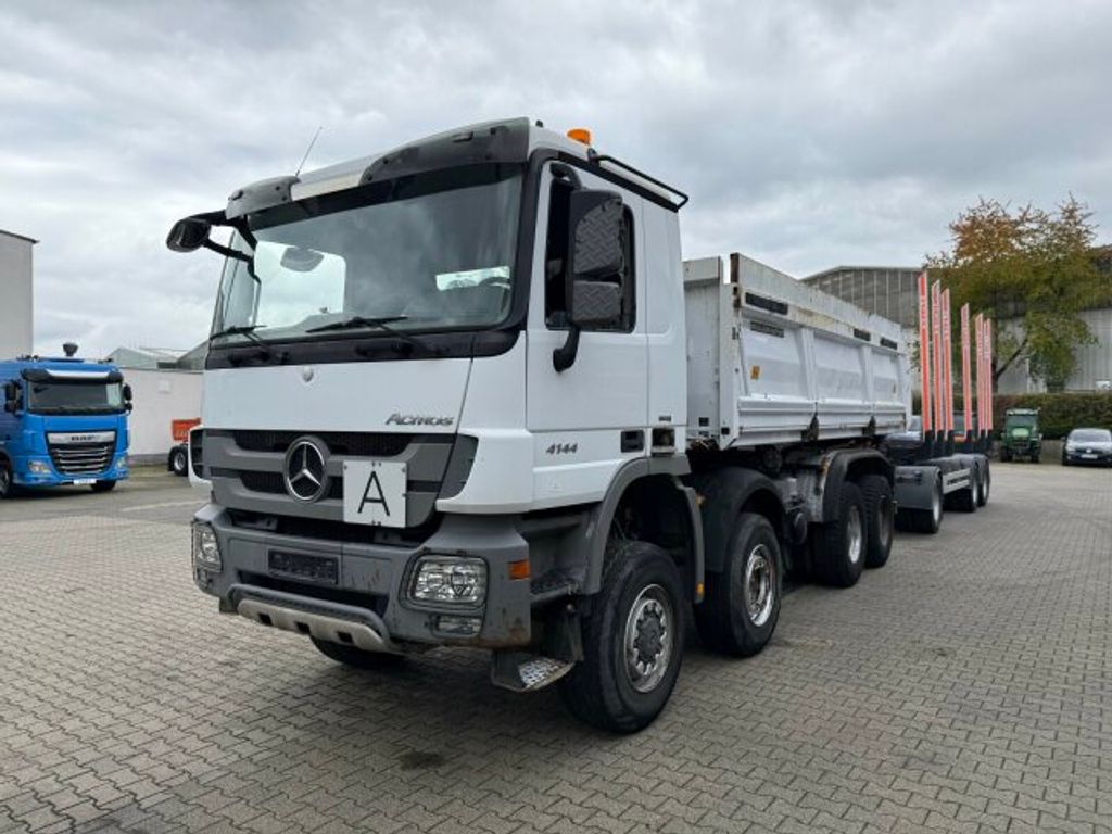 Mercedes-Benz  (2)